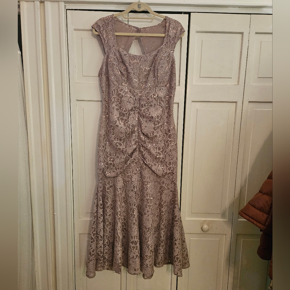 Cindy XL (14) Lace Evening Mermaid Style Gown/ Cocktail Dress